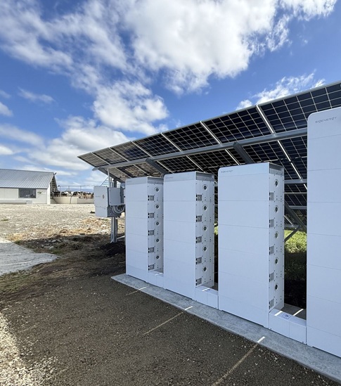 Nueva Zelanda - 579 kWp, pilar único, montaje en suelo